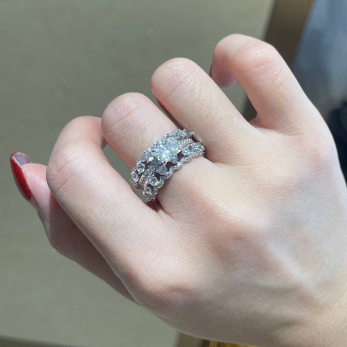 豪华满钻女戒S925银镀白金定制选款主石莫桑钻1.0ct/副石高碳钻
